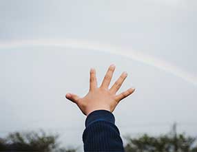  P. Henkel Teaser Children's Hand Donation 2024 Hospice Balthasar
